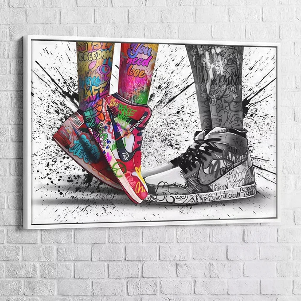 Œuvre murale street art avec contraste de couleurs et graffiti