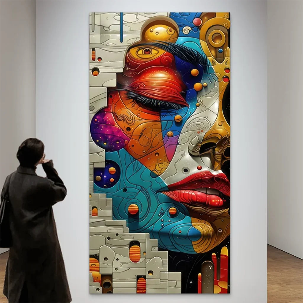 Visage éclaté multicolore avec éléments planétaires

