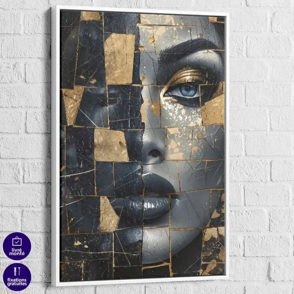 Détail artistique d’un visage féminin avec textures craquelées et dorures

