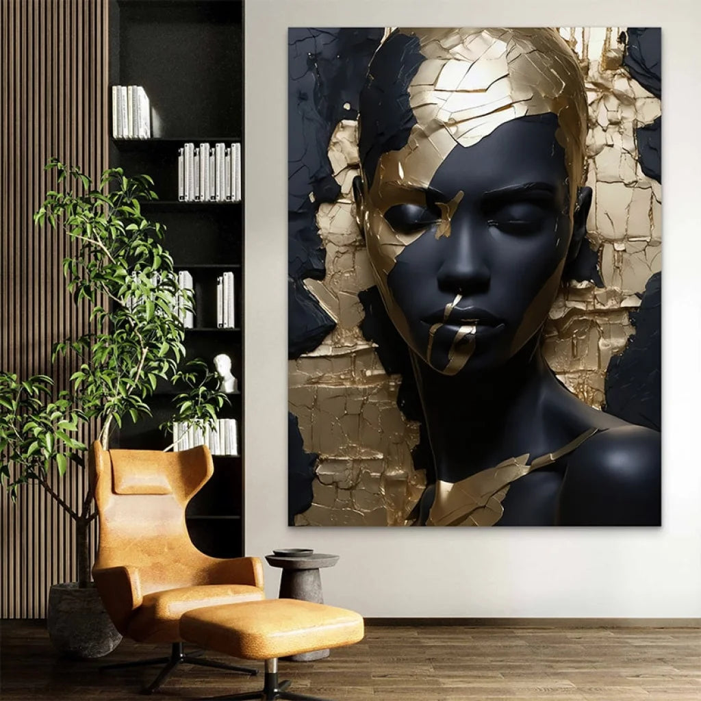 Détail du tableau Reine d’Or et d’Ombre avec texture éclatée et fond sombre

