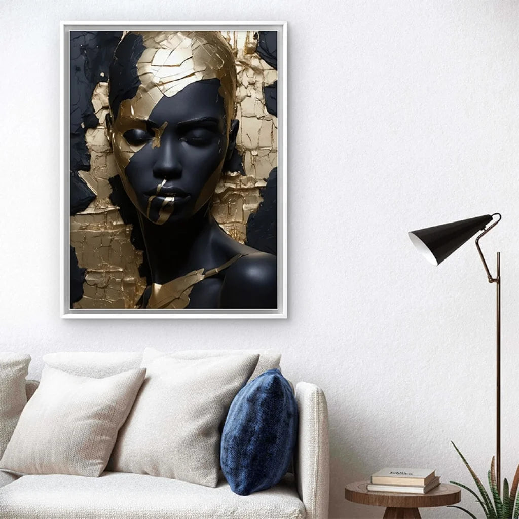 Tableau moderne femme mystérieuse et puissante avec finitions dorées

