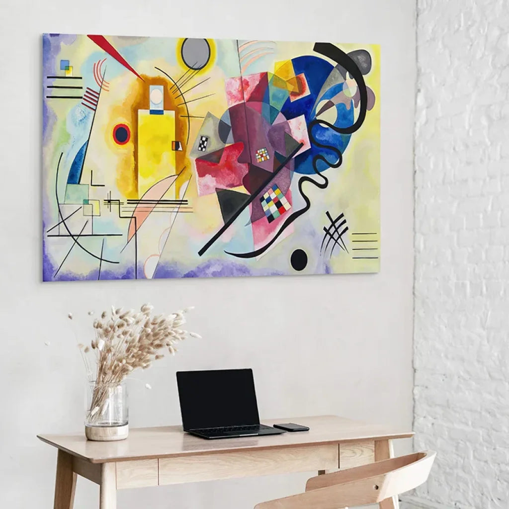 Gros plan sur les traits noirs et les dégradés bleus du tableau de Kandinsky