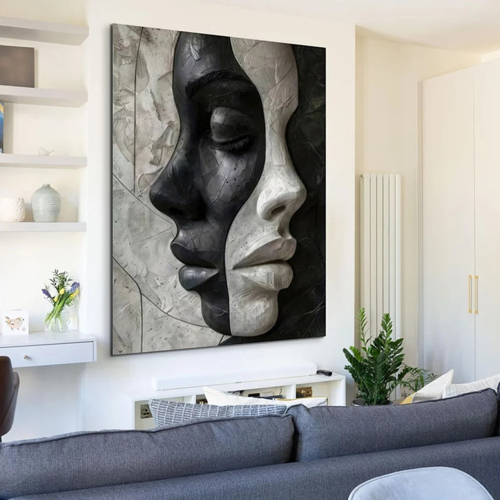 Décoration murale design avec visages abstraits en noir et blanc

