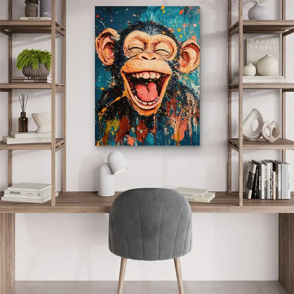 Décoration murale avec singe souriant sur fond graphique

