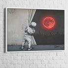 Tableau street art – L’Enfant et la Lune Rouge, cadre blanc